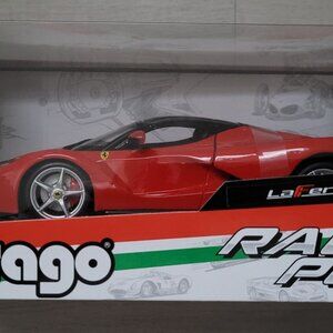 Bburago Race + Play new 2024 - LaFerrari 1/24
